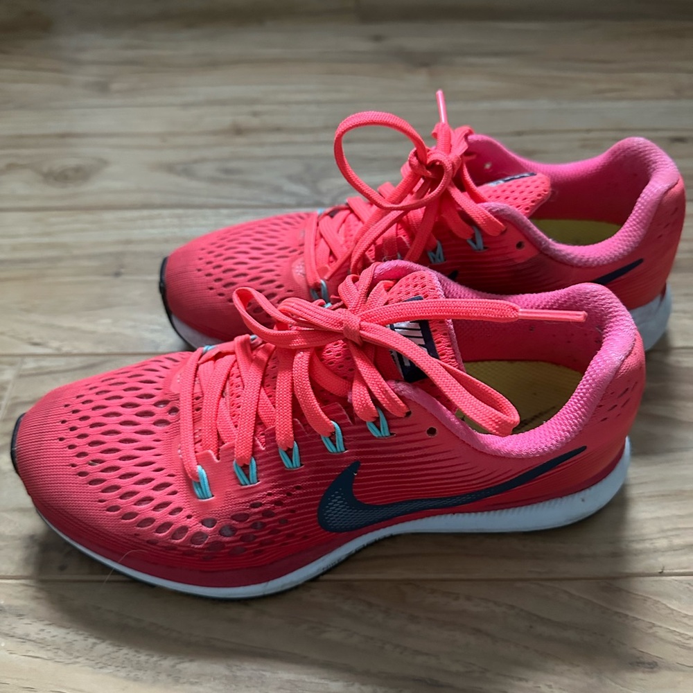 Nike Women's Coral Athletic Shoes